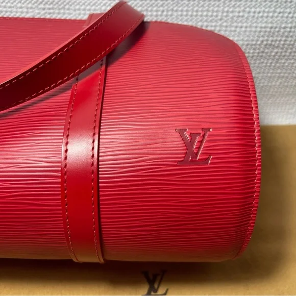 AUTHENTIC Louis Vuitton Epi Soufflot handbag and pouch - Picture 5 of 16